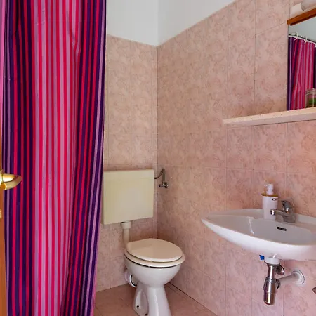 & Papa Guest house