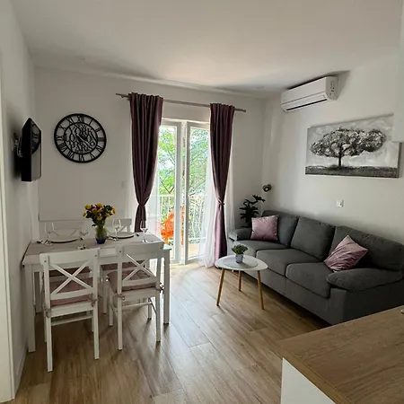 & Papa ゲストハウス ムリニ