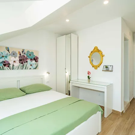 & Papa Guest house 3*